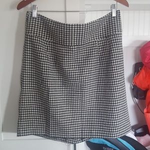 Banana Republic wool houndstooth pencil skirt